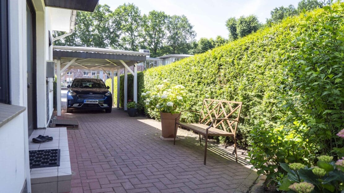 Carport Eingang Gartenecke